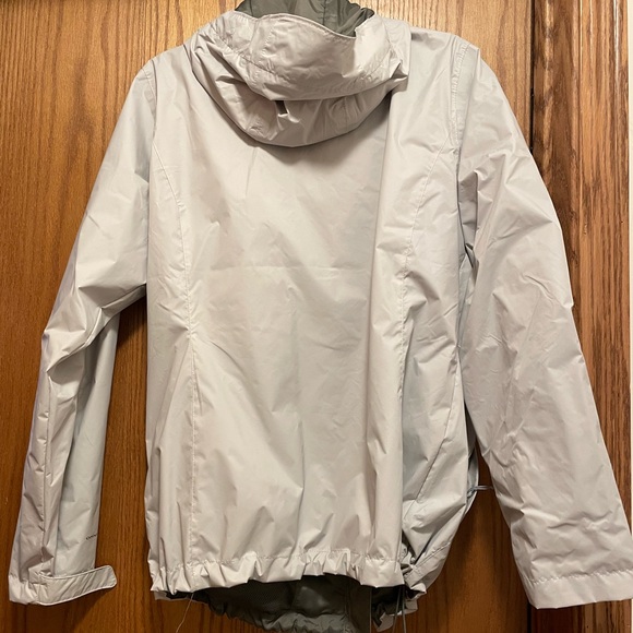 Women’s Columbia waterproof jacket- size Large. - Picture 3 of 4
